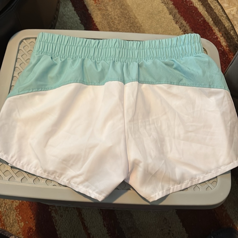 Women’s KSwiss lined shorts medium - Picture 4 of 4